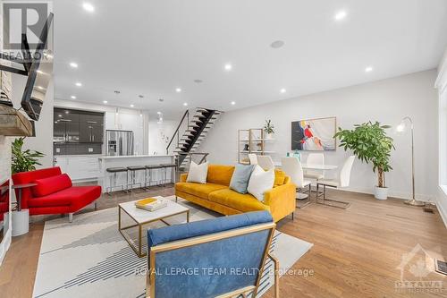 261 Beechwood Avenue, Ottawa, ON - Indoor Photo Showing Living Room