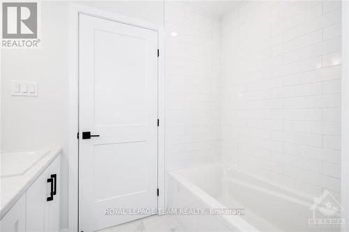 1017 Moore Street, Brockville, ON - Indoor Photo Showing Bathroom