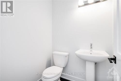 1017 Moore Street, Brockville, ON - Indoor Photo Showing Bathroom