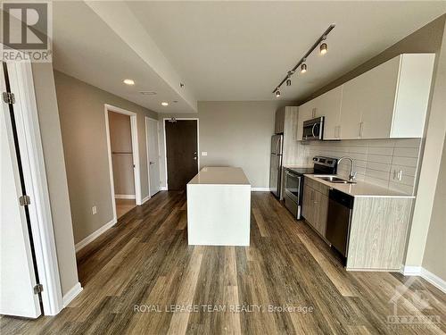 1012 - 1140 Wellington Street W, Ottawa, ON - Indoor Photo Showing Kitchen