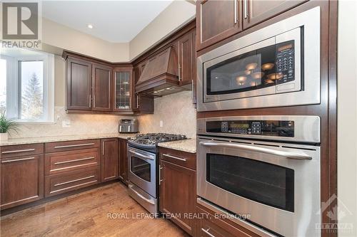 5785 Longhearth Way, Ottawa, ON - Indoor Photo Showing Kitchen