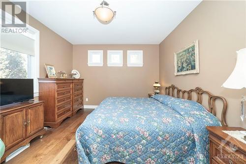 5785 Longhearth Way, Ottawa, ON - Indoor Photo Showing Bedroom