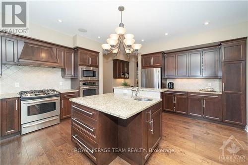 5785 Longhearth Way, Ottawa, ON - Indoor Photo Showing Kitchen With Upgraded Kitchen