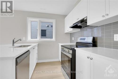 322 Parnian Street, Ottawa, ON - Indoor Photo Showing Kitchen