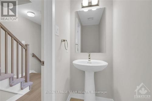 322 Parnian Street, Ottawa, ON - Indoor Photo Showing Bathroom