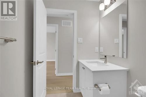 322 Parnian Street, Ottawa, ON - Indoor Photo Showing Bathroom