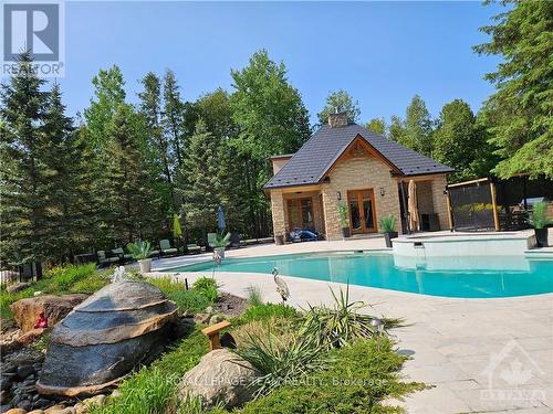 5849 Queenscourt Crescent, Ottawa, ON - Outdoor With In Ground Pool With Backyard