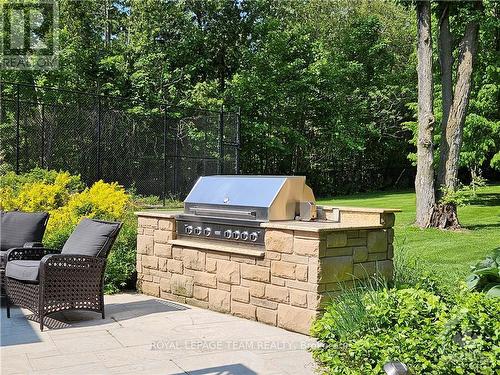 5849 Queenscourt Crescent, Ottawa, ON - Outdoor