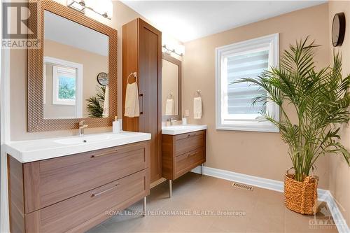 285 Frost Avenue, Ottawa, ON - Indoor Photo Showing Bathroom