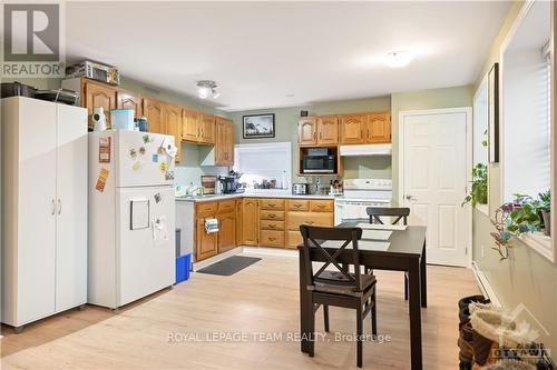 261 Elgin St Street W, Arnprior, ON - Indoor Photo Showing Kitchen