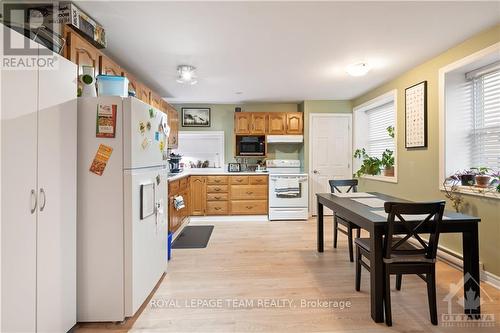 261 Elgin St Street W, Arnprior, ON - Indoor Photo Showing Kitchen