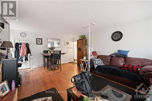 261 Elgin St Street W, Arnprior, ON - Indoor Photo Showing Living Room