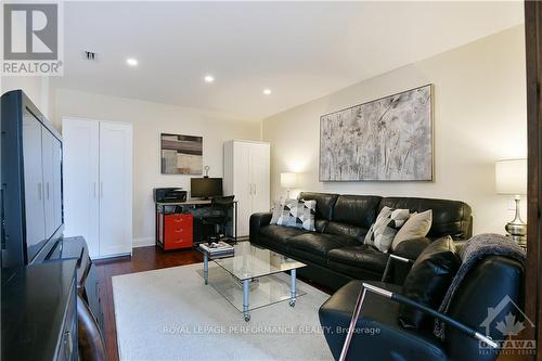 207 - 111 Champagne Avenue, Ottawa, ON - Indoor Photo Showing Living Room