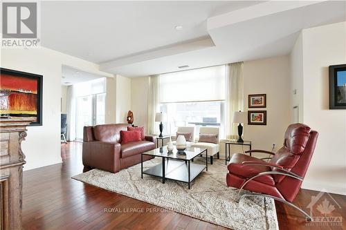 207 - 111 Champagne Avenue, Ottawa, ON - Indoor Photo Showing Living Room