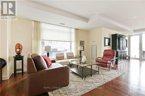 207 - 111 Champagne Avenue, Ottawa, ON - Indoor Photo Showing Living Room