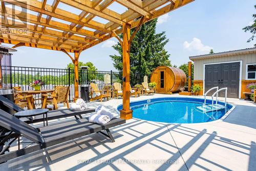 223 Main Street W, Merrickville-Wolford, ON - Outdoor With In Ground Pool