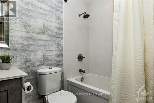 106 - 1035 Bank Street, Ottawa, ON - Indoor Photo Showing Bathroom