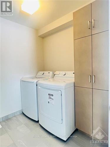 422 Trident Mews, Ottawa, ON - Indoor Photo Showing Laundry Room