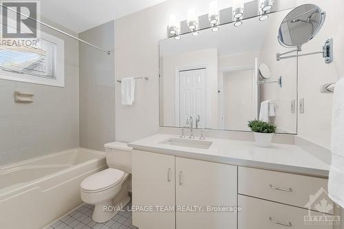 9 - 292 Laurier Avenue, Ottawa, ON - Indoor Photo Showing Bathroom