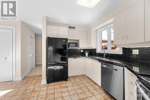 9 - 292 Laurier Avenue, Ottawa, ON - Indoor Photo Showing Kitchen