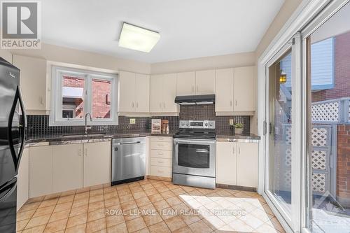 9 - 292 Laurier Avenue, Ottawa, ON - Indoor Photo Showing Kitchen