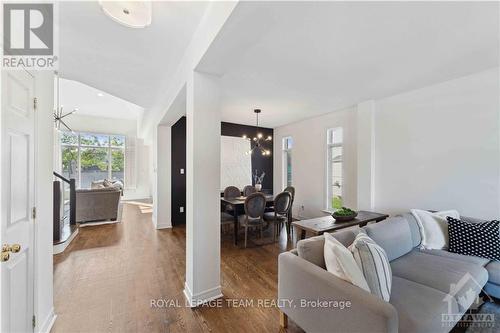 1027 Red Spruce Street, Ottawa, ON - Indoor Photo Showing Living Room