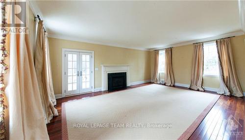 250 Thorold Road, Ottawa, ON - Indoor Photo Showing Living Room With Fireplace