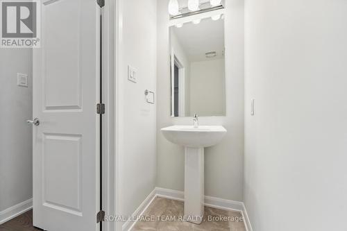 630 Inver Lane, Ottawa, ON - Indoor Photo Showing Bathroom