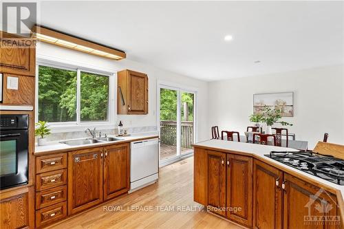 351 Riverwood Drive, Ottawa, ON - Indoor Photo Showing Kitchen With Double Sink