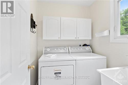 351 Riverwood Drive, Ottawa, ON - Indoor Photo Showing Laundry Room