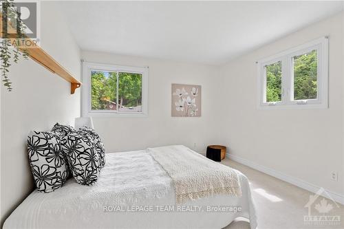 351 Riverwood Drive, Ottawa, ON - Indoor Photo Showing Bedroom