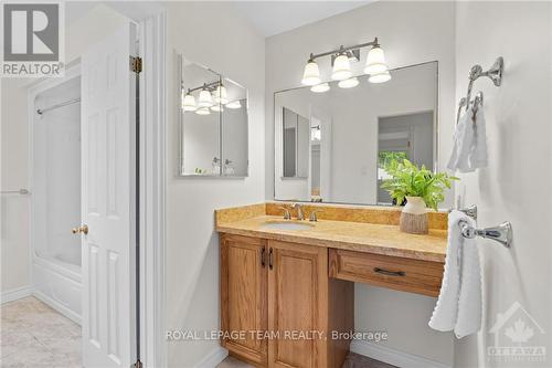 351 Riverwood Drive, Ottawa, ON - Indoor Photo Showing Bathroom