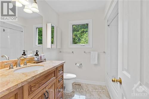 351 Riverwood Drive, Ottawa, ON - Indoor Photo Showing Bathroom