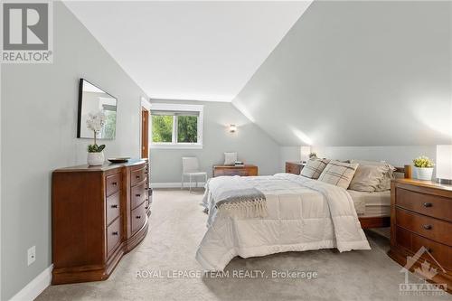 5527 Cedar Drive, Ottawa, ON - Indoor Photo Showing Bedroom