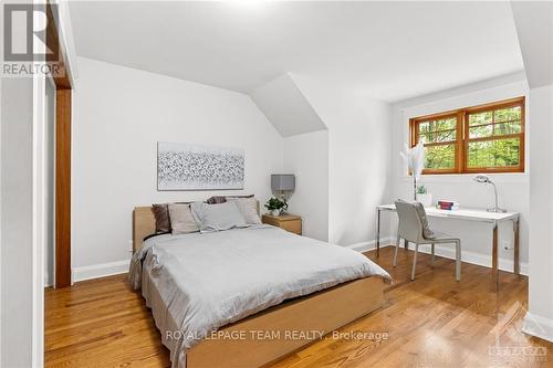 5527 Cedar Drive, Ottawa, ON - Indoor Photo Showing Bedroom