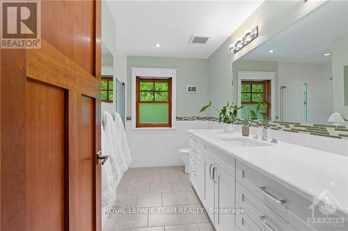 5527 Cedar Drive, Ottawa, ON - Indoor Photo Showing Bathroom