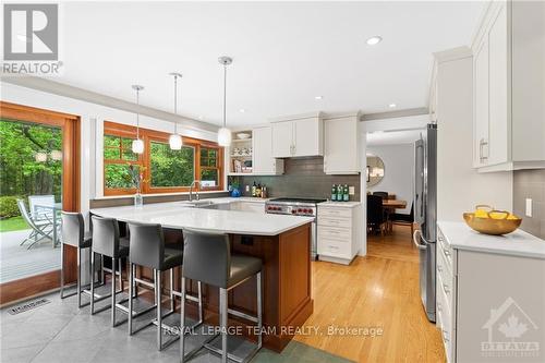 5527 Cedar Drive, Ottawa, ON - Indoor Photo Showing Kitchen With Upgraded Kitchen