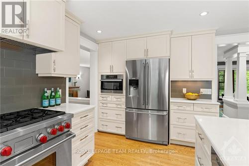 5527 Cedar Drive, Ottawa, ON - Indoor Photo Showing Kitchen With Upgraded Kitchen