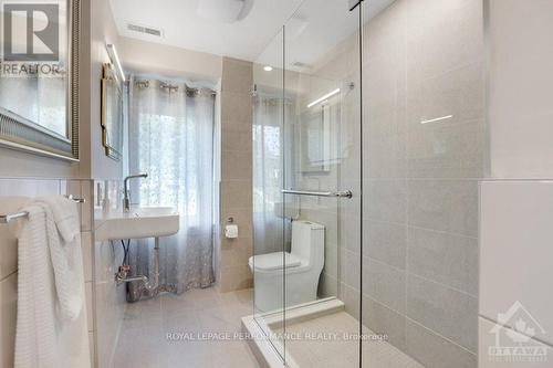 73 Riverdale Avenue, Ottawa, ON - Indoor Photo Showing Bathroom