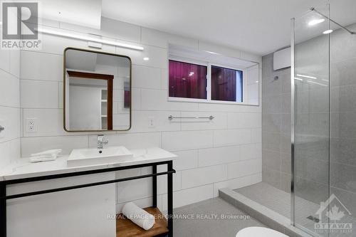 73 Riverdale Avenue, Ottawa, ON - Indoor Photo Showing Bathroom