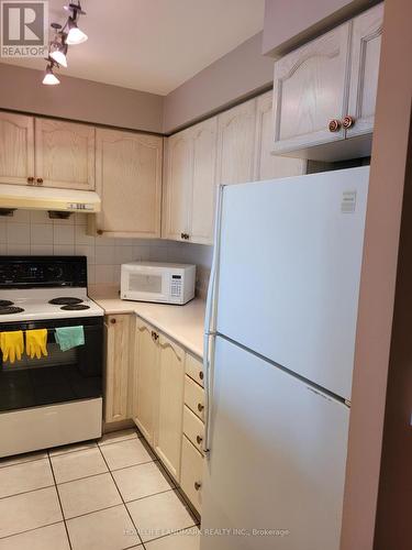 702 - 39 Pemberton Avenue, Toronto, ON - Indoor Photo Showing Kitchen