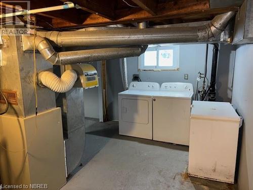 738 Airport Road, North Bay, ON - Indoor Photo Showing Laundry Room