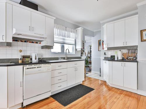 Kitchen - 130 Av. Quintal, Laval (Laval-Des-Rapides), QC - Indoor Photo Showing Kitchen