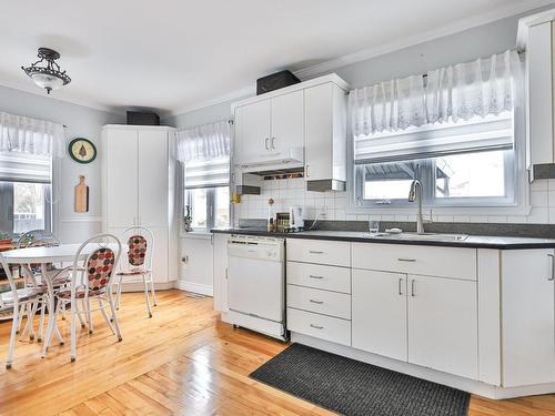 Kitchen - 130 Av. Quintal, Laval (Laval-Des-Rapides), QC - Indoor Photo Showing Kitchen