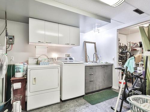 Laundry room - 130 Av. Quintal, Laval (Laval-Des-Rapides), QC - Indoor Photo Showing Laundry Room