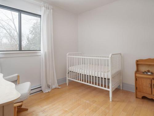 Bedroom - 25 Ch. De La Haute-Rivière, Châteauguay, QC - Indoor Photo Showing Bedroom