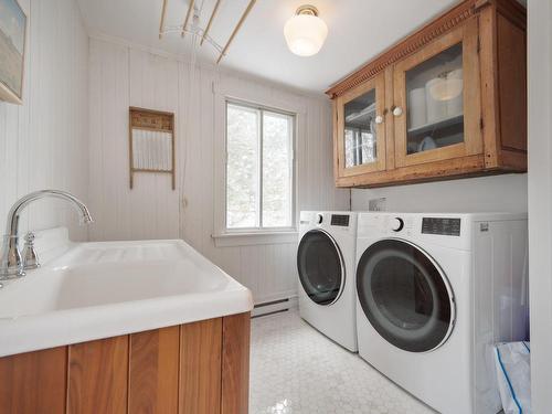 Laundry room - 25 Ch. De La Haute-Rivière, Châteauguay, QC - Indoor Photo Showing Laundry Room