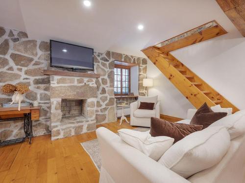 Living room - 25 Ch. De La Haute-Rivière, Châteauguay, QC - Indoor Photo Showing Living Room With Fireplace