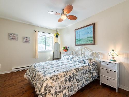 Master bedroom - 100 Rue Desjardins, Sainte-Agathe-Des-Monts, QC - Indoor Photo Showing Bedroom