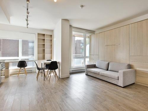 Salon - 703-3300 Av. Troie, Montréal (Côte-Des-Neiges/Notre-Dame-De-Grâce), QC - Indoor Photo Showing Living Room